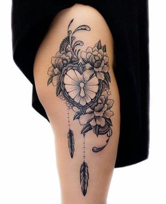  Tatouage attrape rêve avec un centre en forme de cœur et avec une serrure